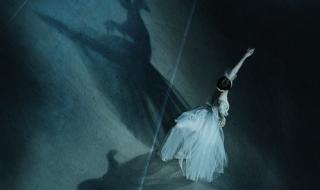 一个人跳舞 一个人跳舞