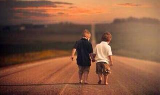 在牵手的一瞬间歌词 在牵手的一瞬间歌词