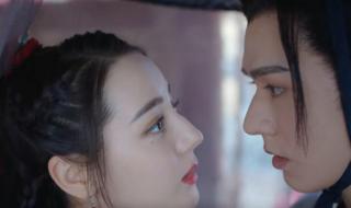 热巴龚俊现身美容院