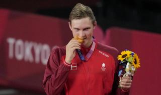 谌龙安赛龙互换球衣